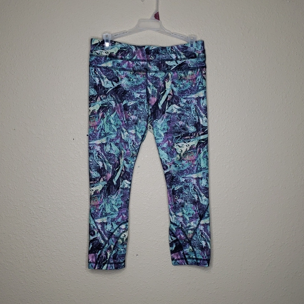 Lululemon Womens Run Inspire Crop II All Full-On Luxtreme Size 8 Fitness Gym